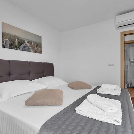 Ivan Sea View Apartment Макарська Екстер'єр фото